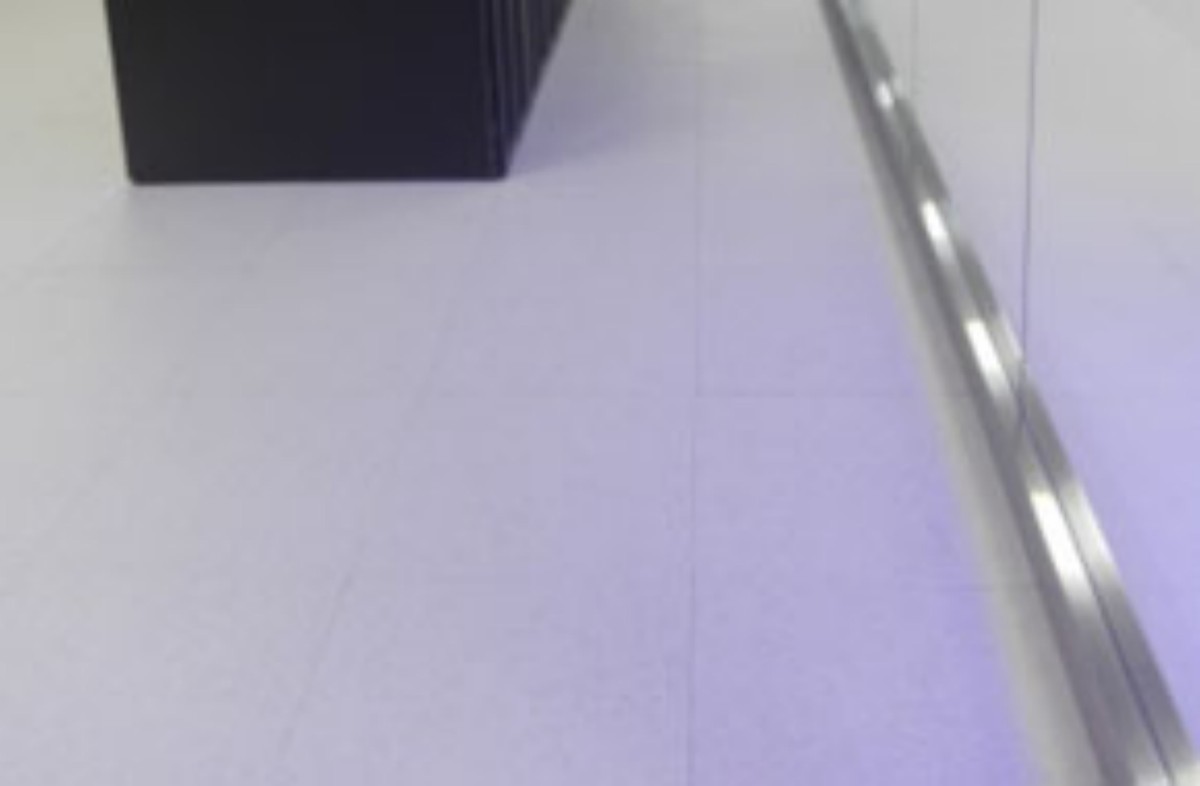 中國(guó)藥科大學(xué)沈飛（無(wú)邊防靜電地板）